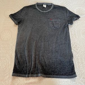 Hollister Mens T-shirt- size Small